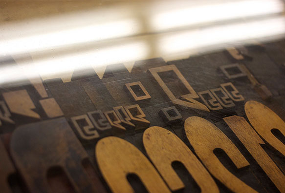 Wood type apostrophes